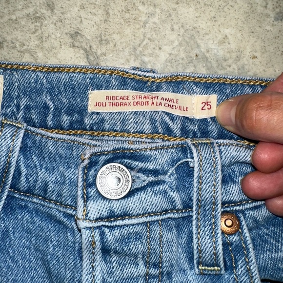 Levi Ribcage Jeans - Picture 3 of 3